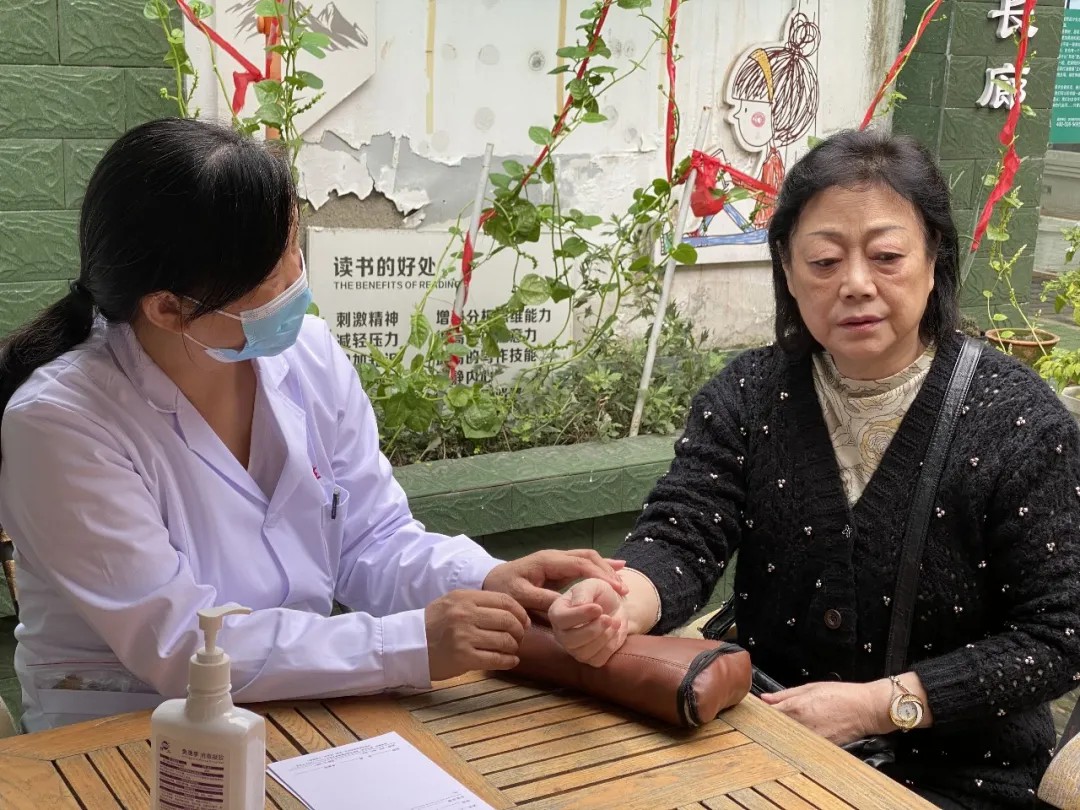 成都御生堂中医馆“敬老爱老 情暖重阳”公益活动圆满结束！